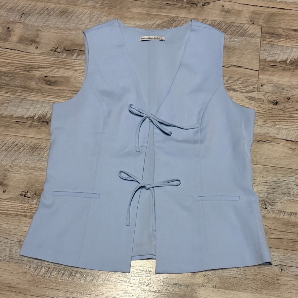 Abercrombie & Fitch Tie Front Top